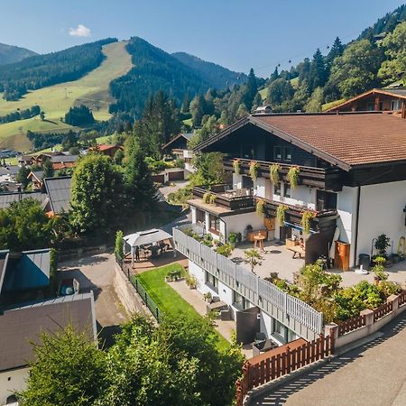 Pension Vier Jahreszeiten Saalbach-Hinterglemm Exterior photo