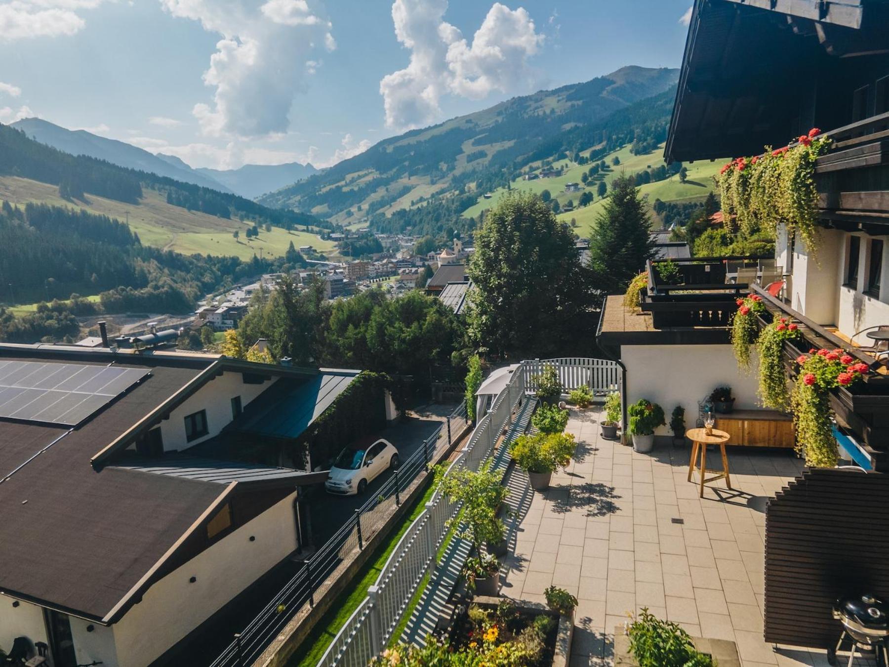 Pension Vier Jahreszeiten Saalbach-Hinterglemm Exterior photo