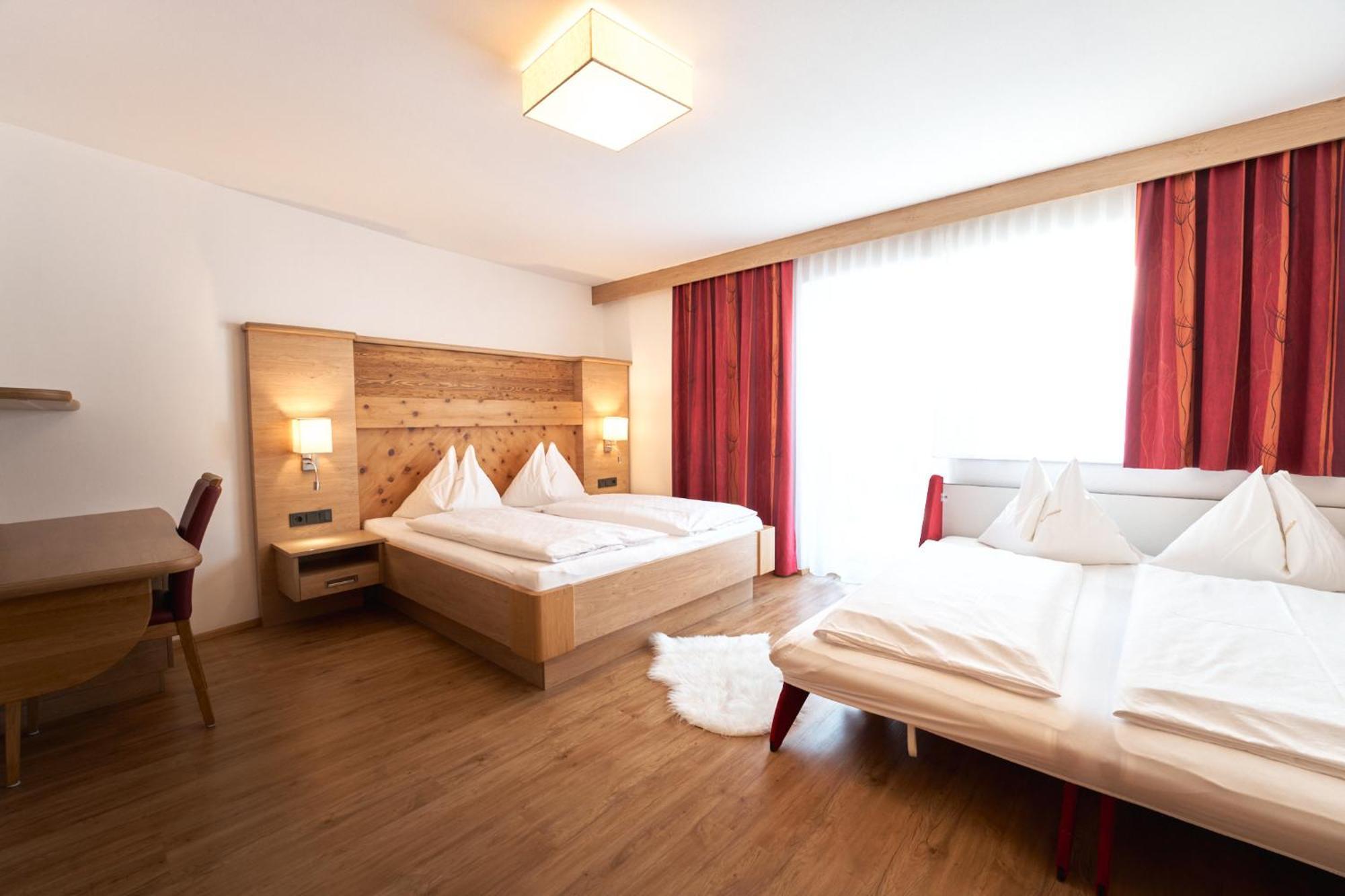 Pension Vier Jahreszeiten Saalbach-Hinterglemm Exterior photo